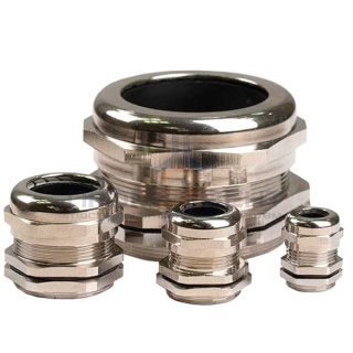 Латунный кабельный ввод, диаметр вводного отверстия М80, наружный диаметр кабель 55-60 мм.